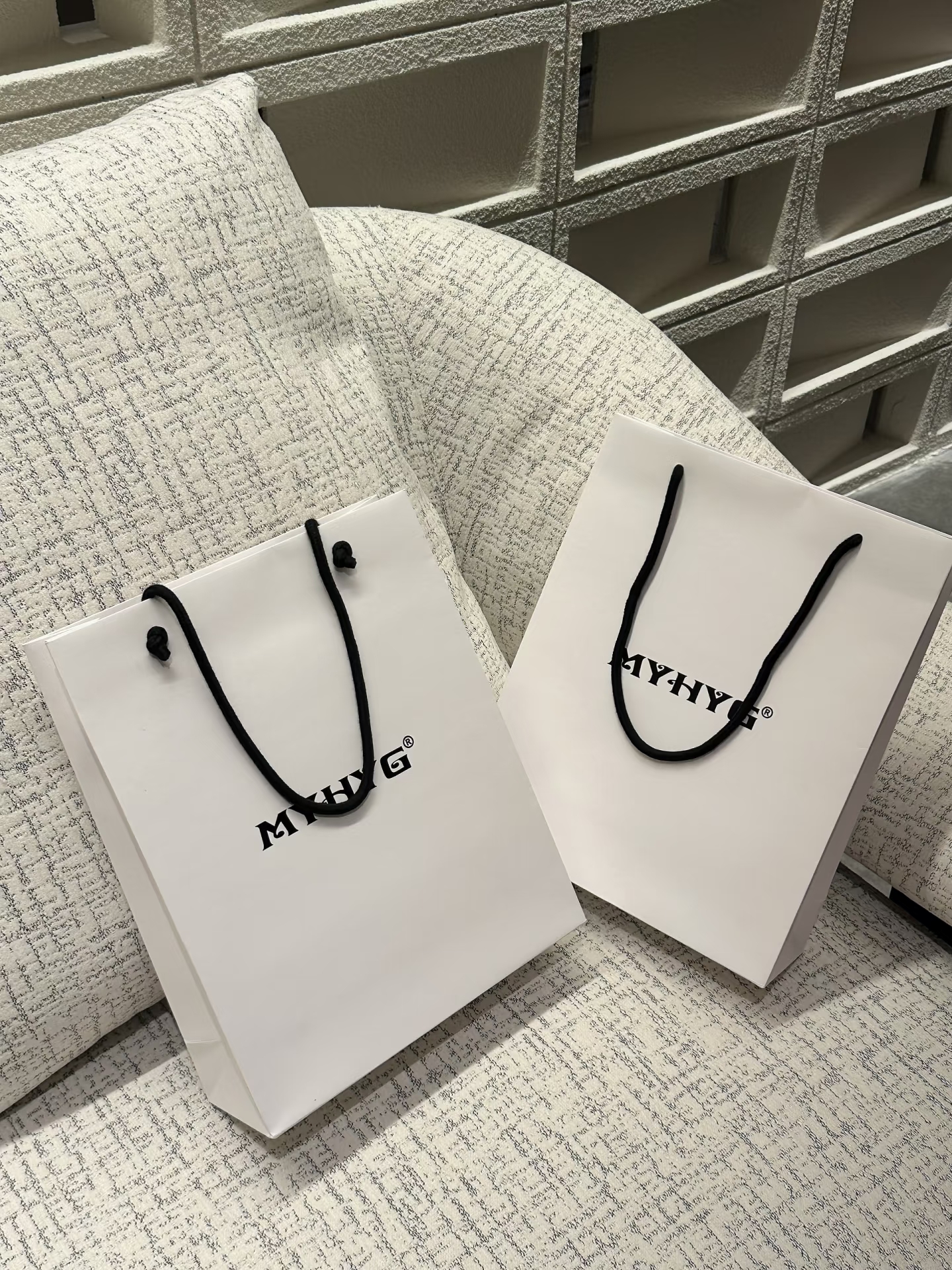 Minimalist Custom Twisted Rope Handle Retail Brand Paper Shopping Bags